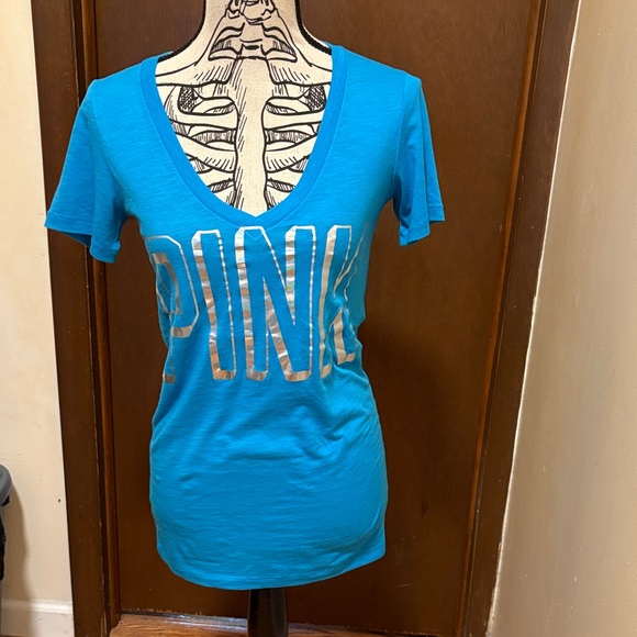 PINK Victoria's Secret Turquoise V-Neck Tee NWT - Picture 1 of 3